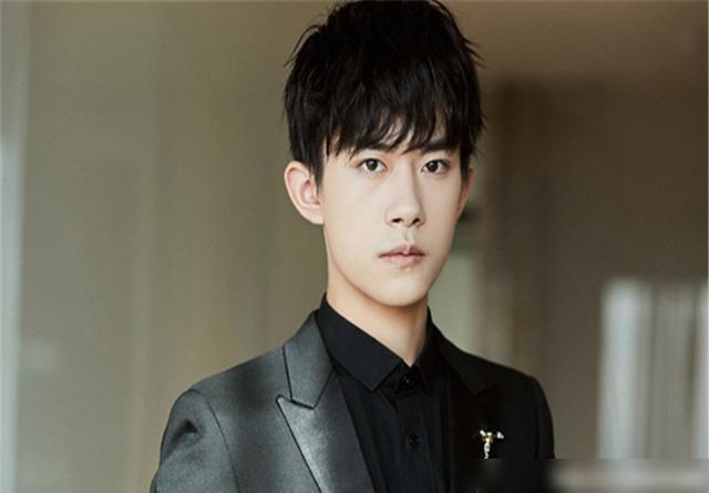 王源最新卡点，音乐、时尚与青春的交融闪光