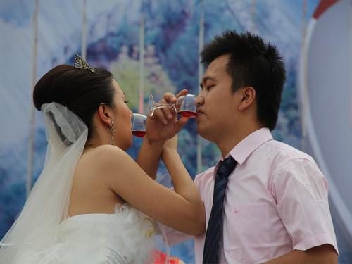 传统与现代的交融之美，最新交杯酒仪式盛况
